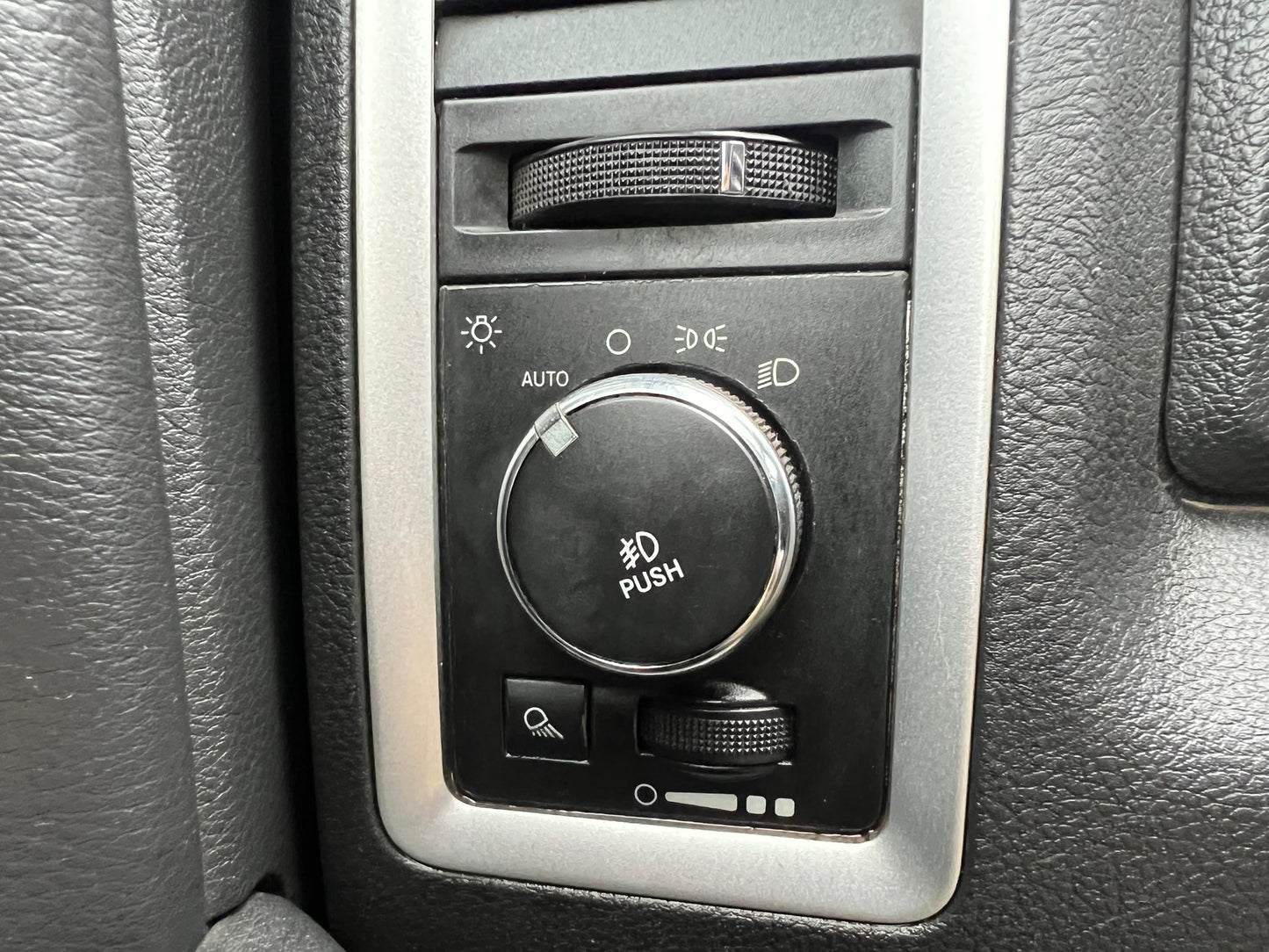 DODGE RAM 4X4 HEMI 2012