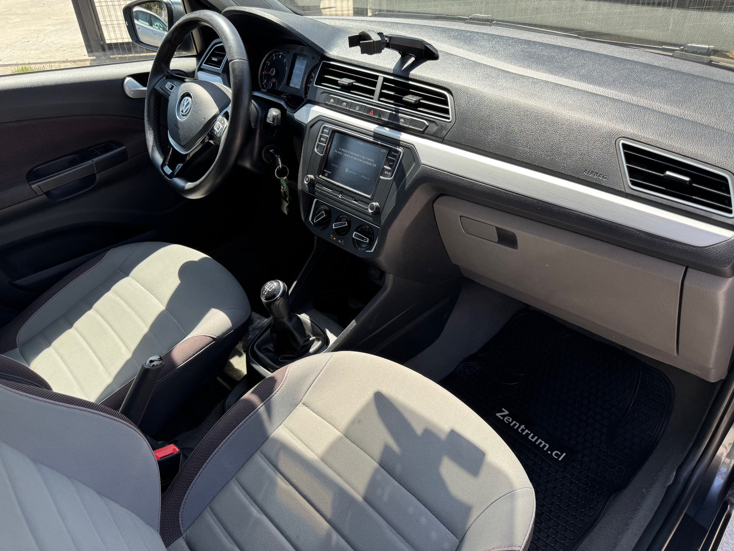 VOLKSWAGEN VOYAGUE HIGHLINE 2021