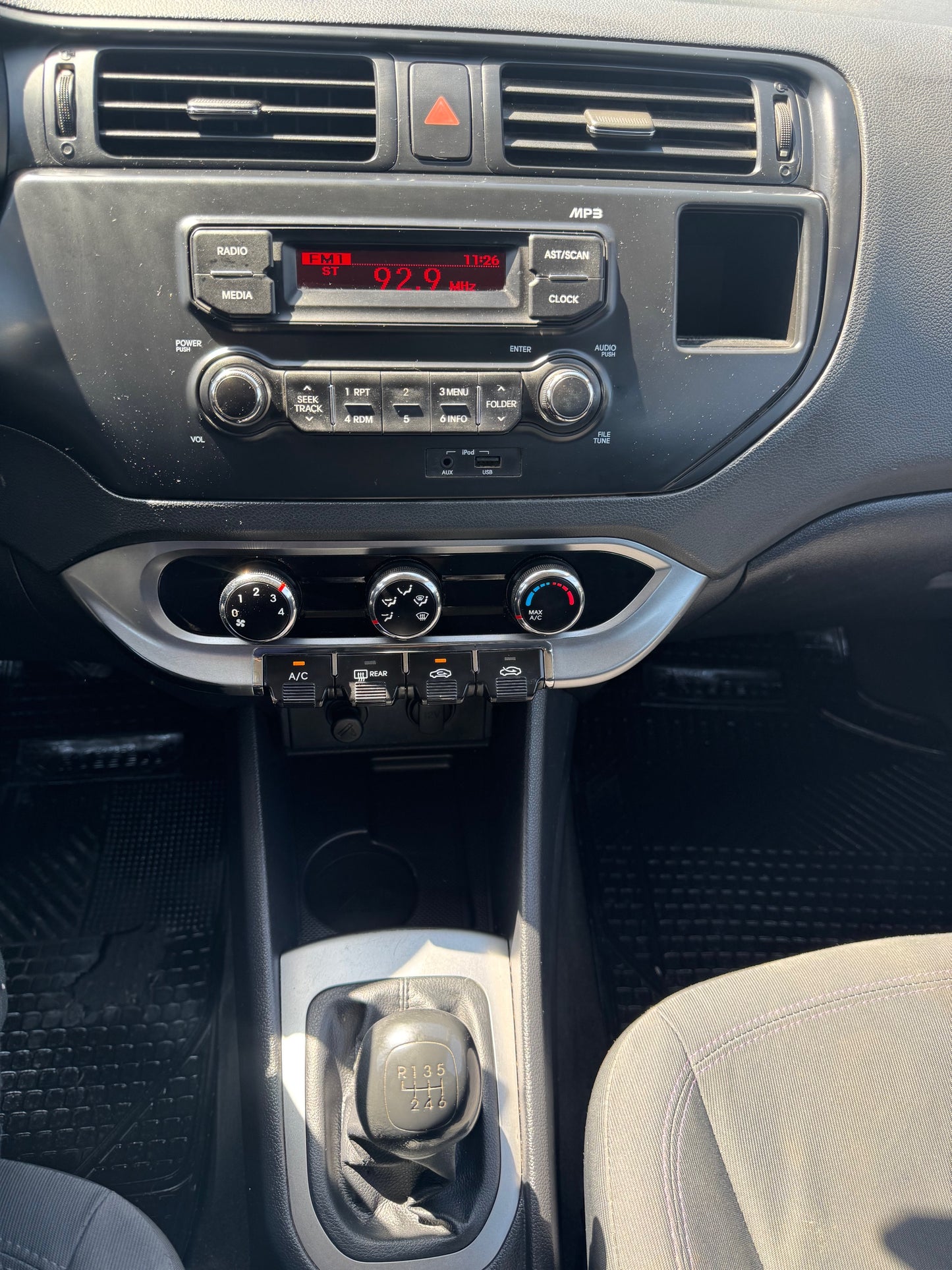 KIA RIO 5 FULL AIRE 2012