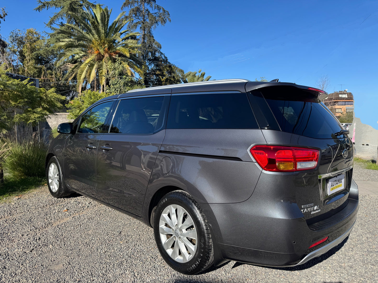 VENDIDO - KIA GRAND CARNIVAL LIMITED 2017