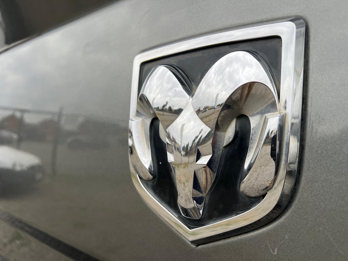 DODGE RAM 4X4 HEMI 2012