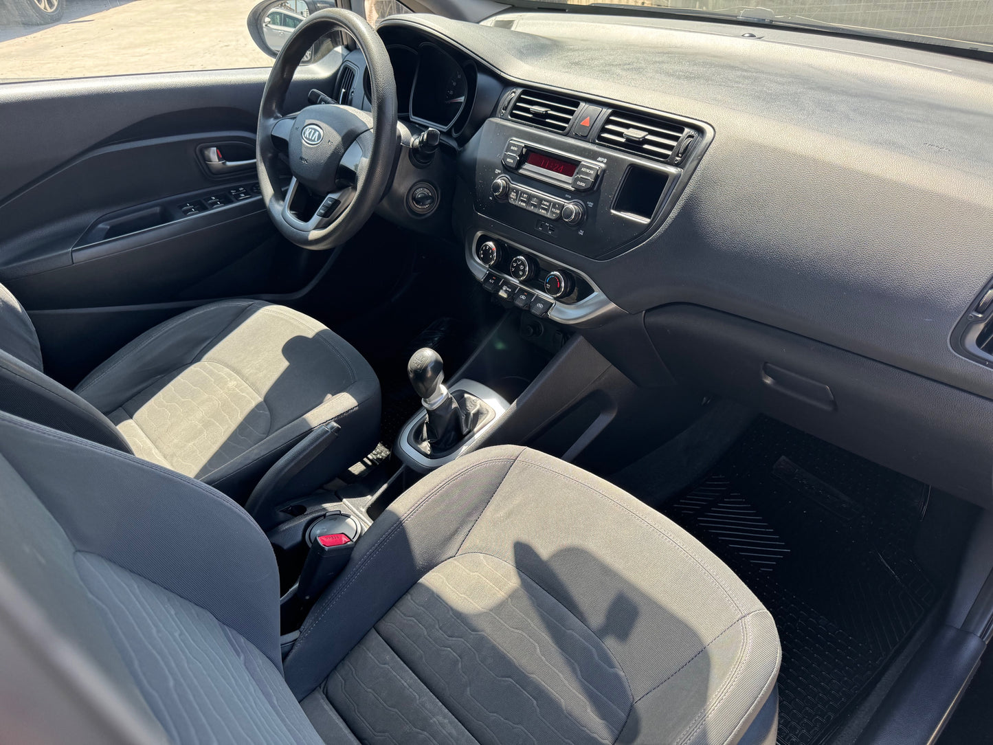 KIA RIO 5 FULL AIRE 2012