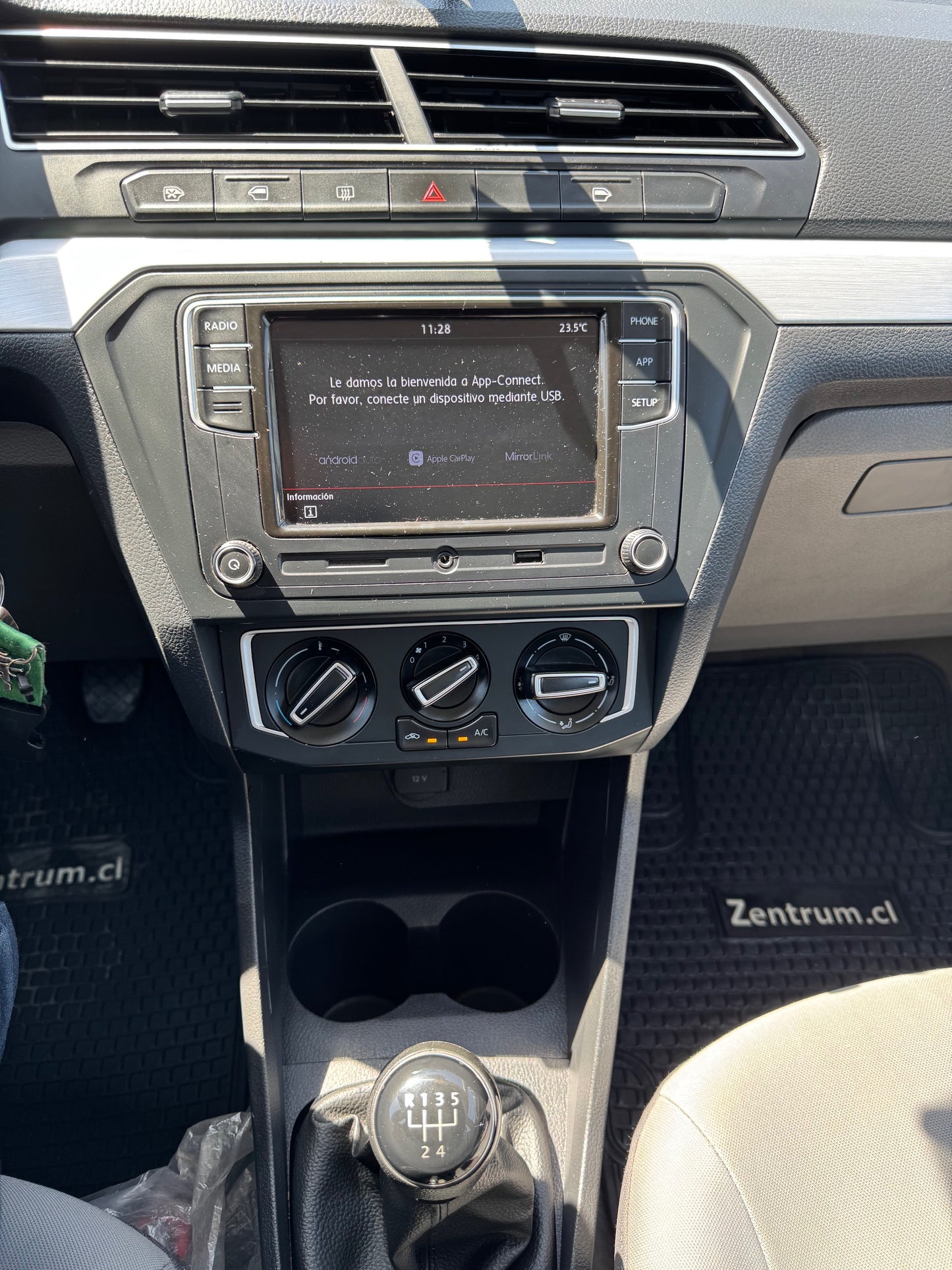 VOLKSWAGEN VOYAGUE HIGHLINE 2021