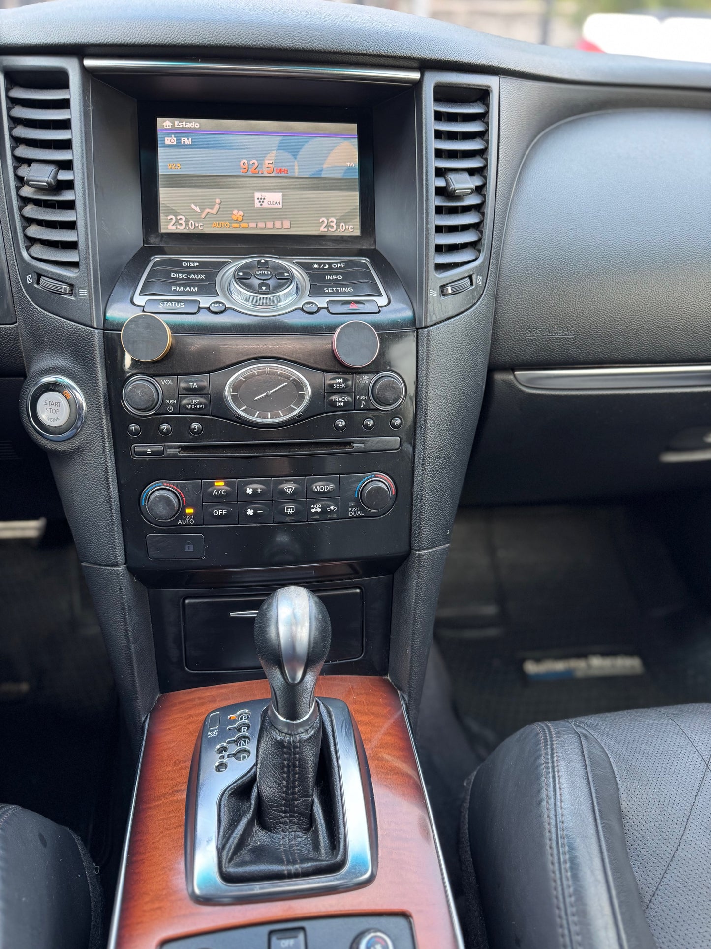 INIFINITI QX70 AWD 2015