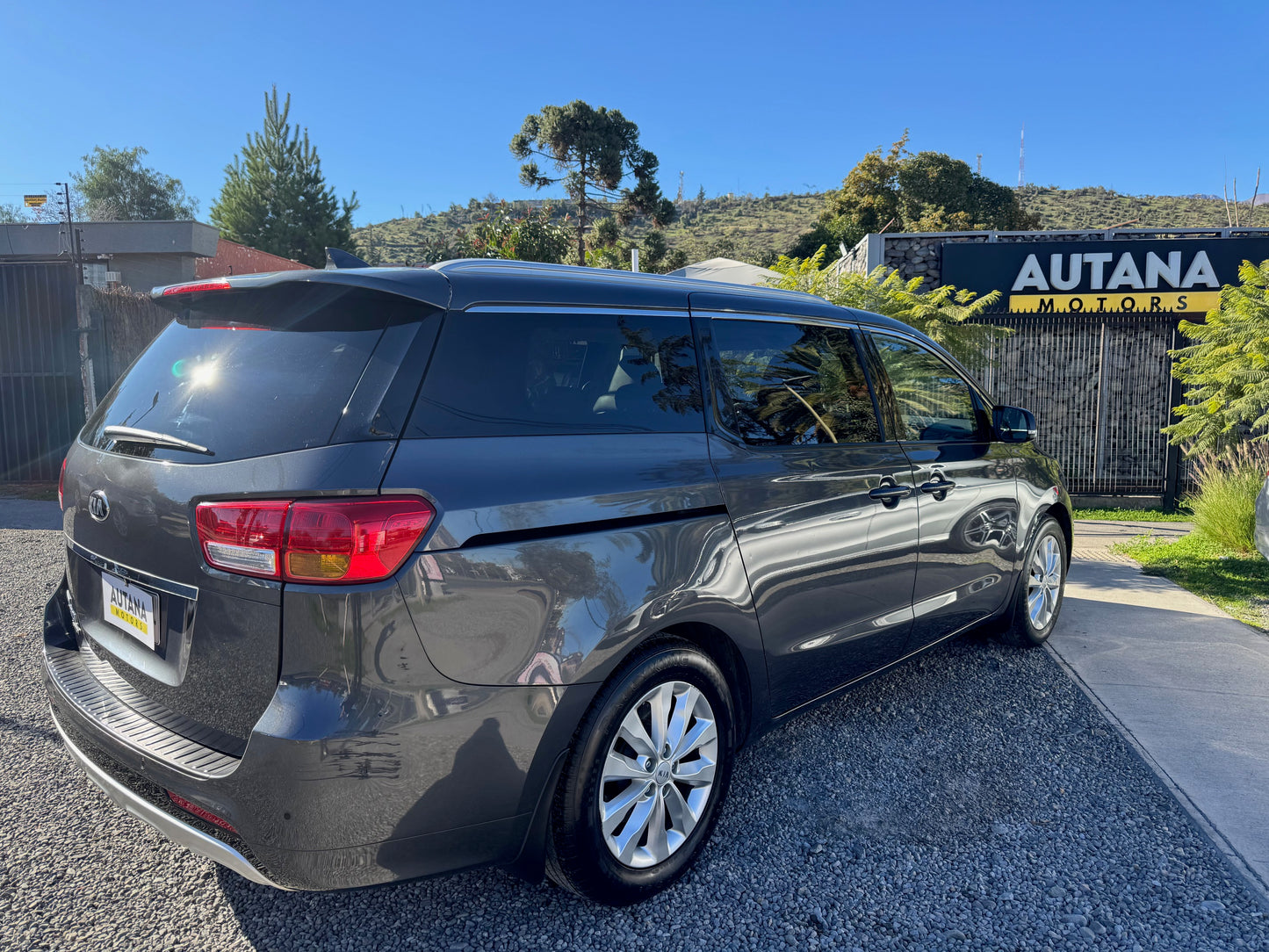 VENDIDO - KIA GRAND CARNIVAL LIMITED 2017