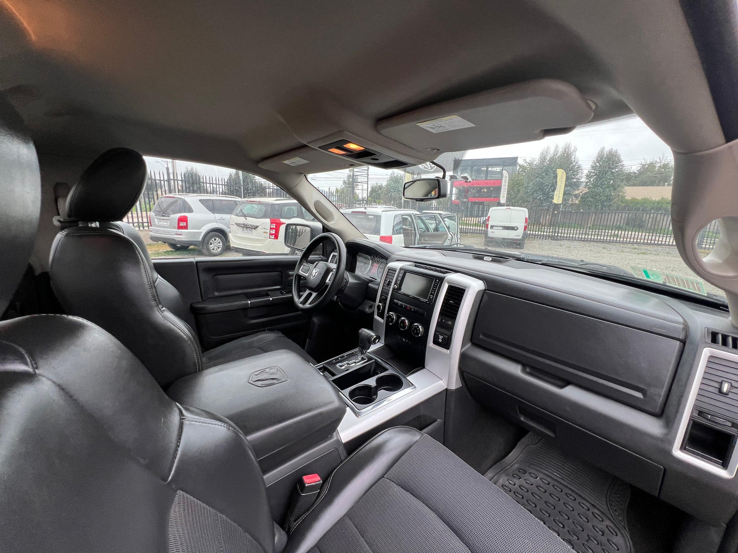 DODGE RAM 4X4 HEMI 2012