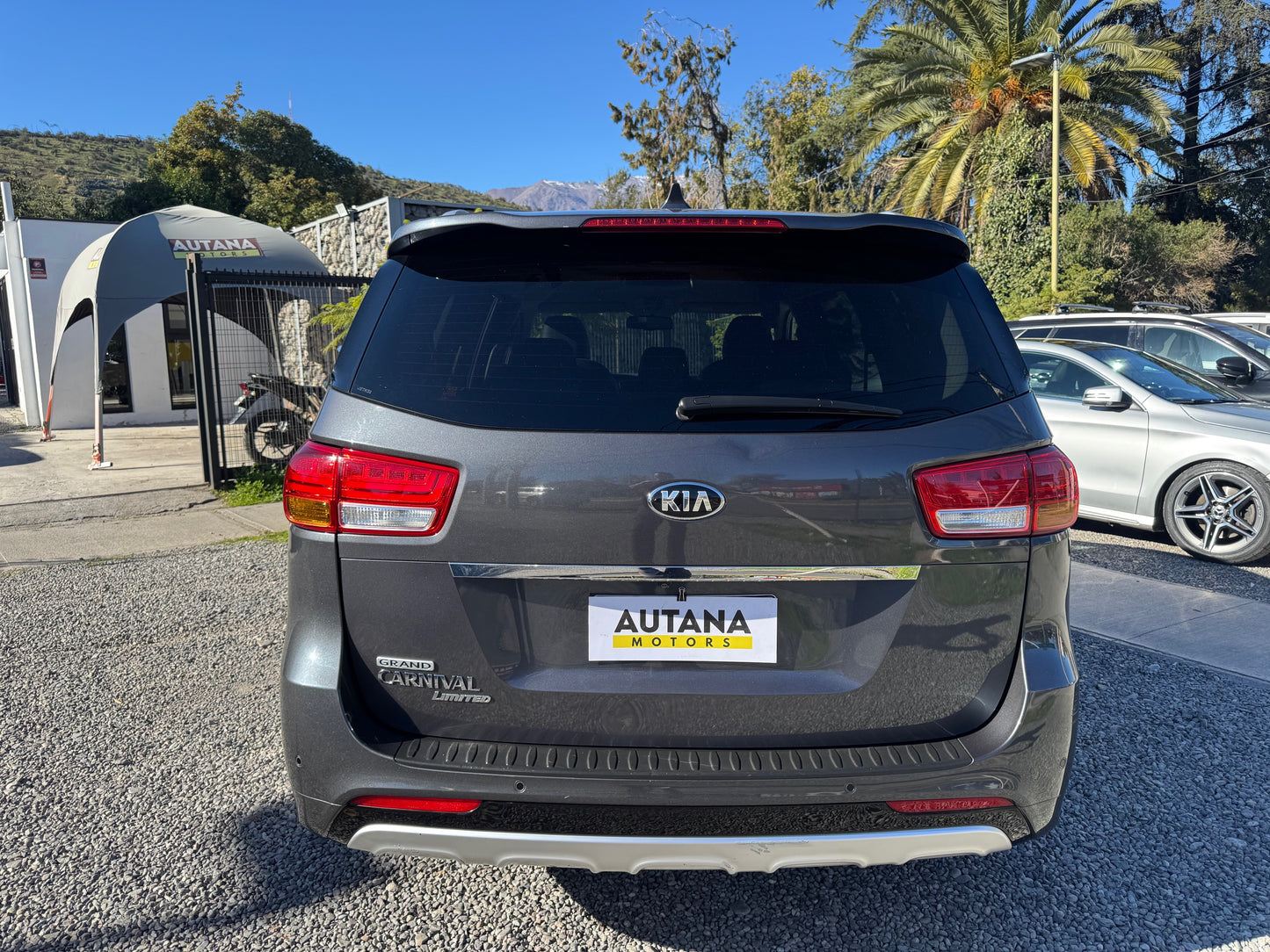 VENDIDO - KIA GRAND CARNIVAL LIMITED 2017