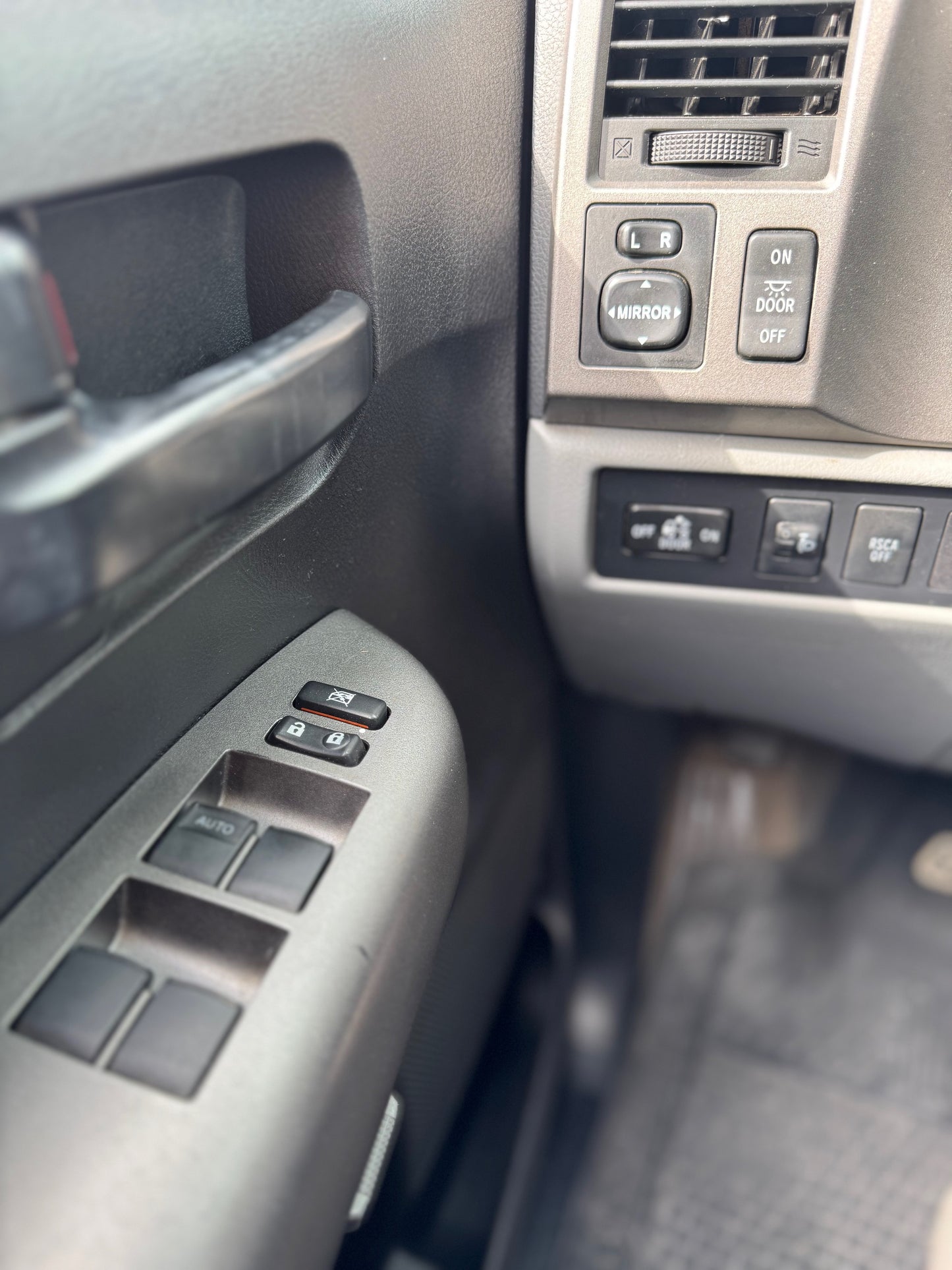 VENDIDA - TOYOTA TUNDRA 4X4