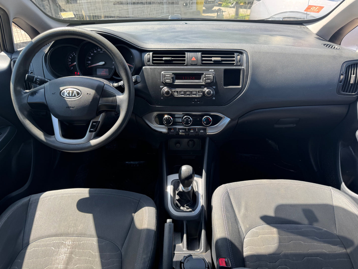 KIA RIO 5 FULL AIRE 2012