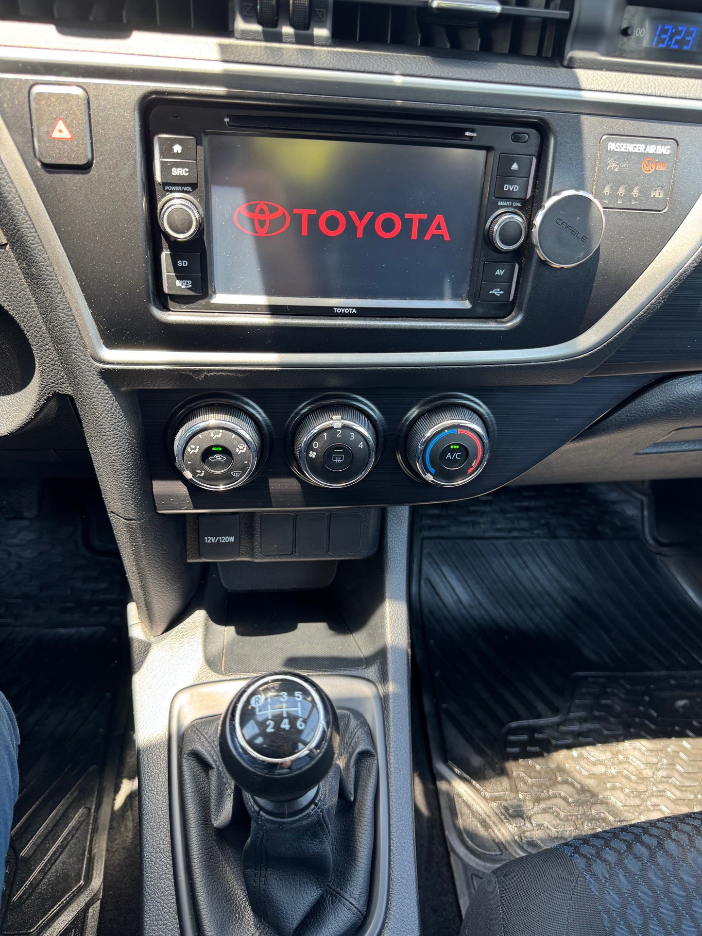 TOYOTA AURIS LEi FULL 2014