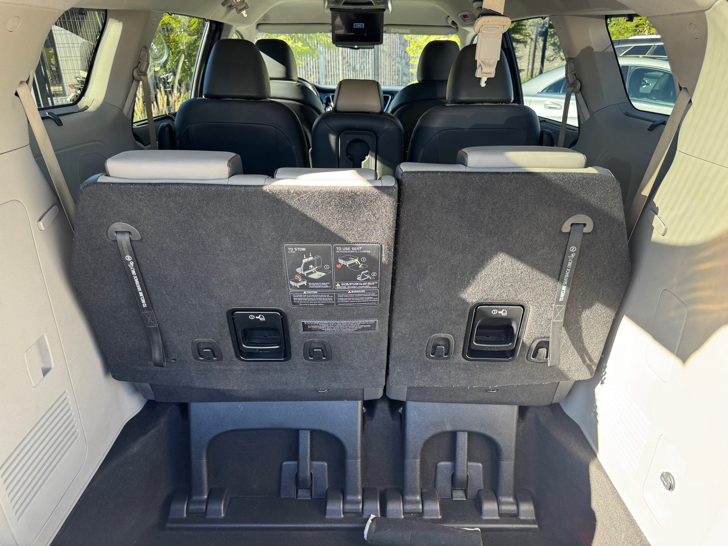 VENDIDO - KIA GRAND CARNIVAL LIMITED 2017