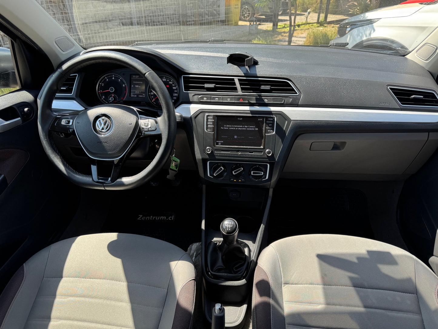 VOLKSWAGEN VOYAGUE HIGHLINE 2021