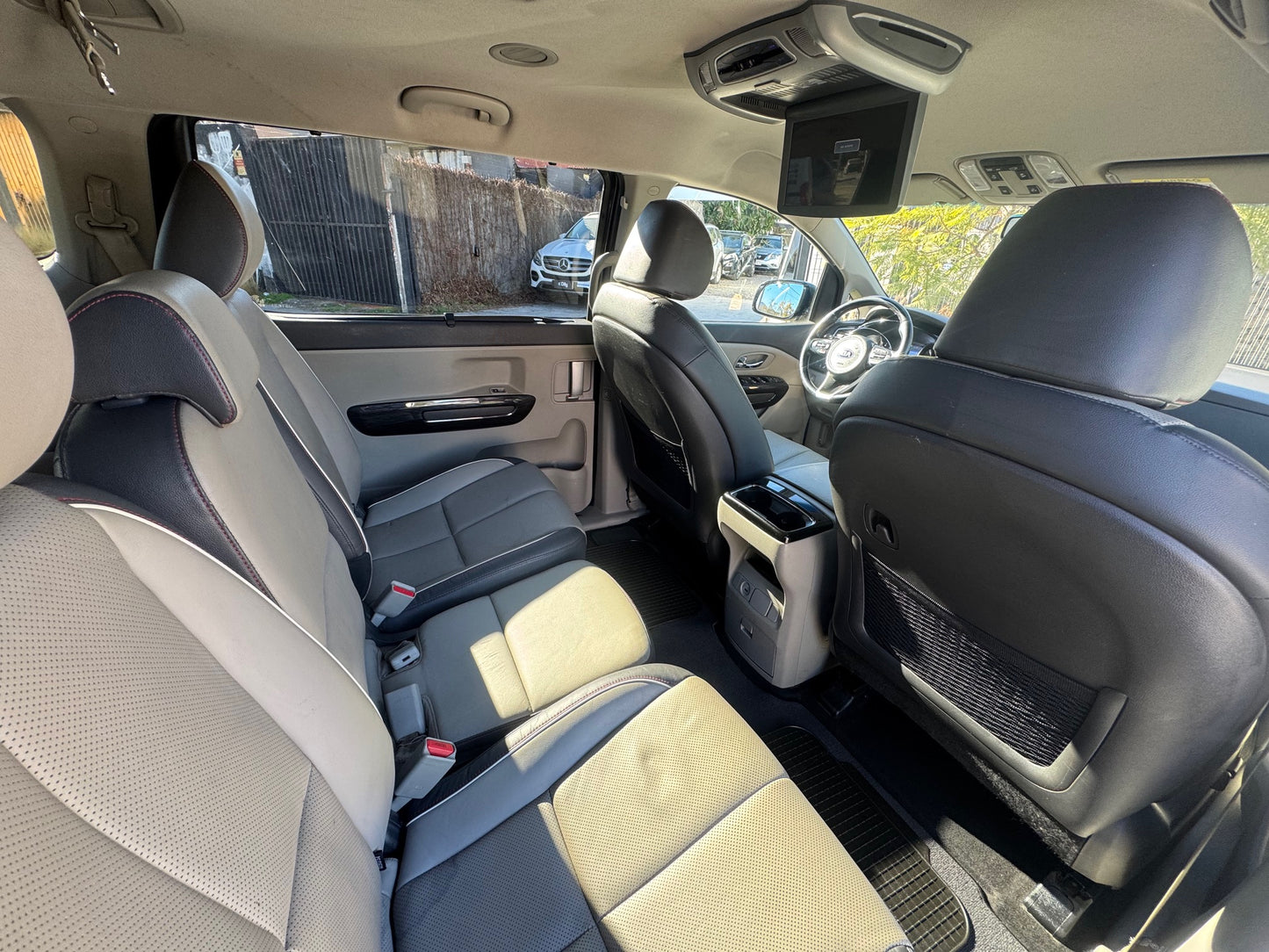 VENDIDO - KIA GRAND CARNIVAL LIMITED 2017