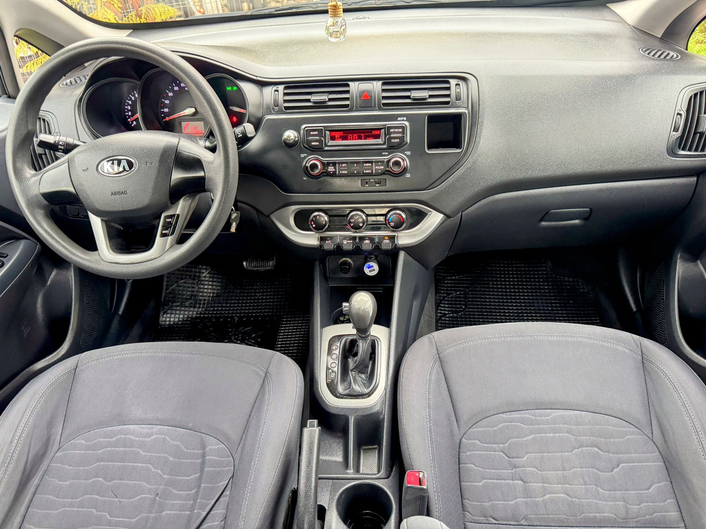 KIA RIO 4 AUTOMATICO 2013
