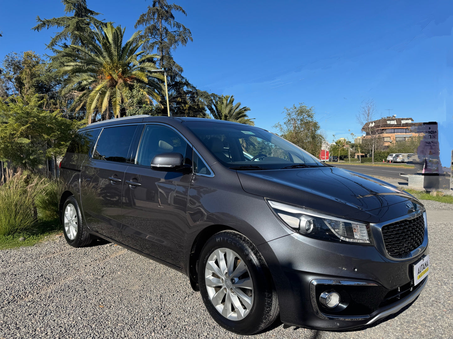 VENDIDO - KIA GRAND CARNIVAL LIMITED 2017