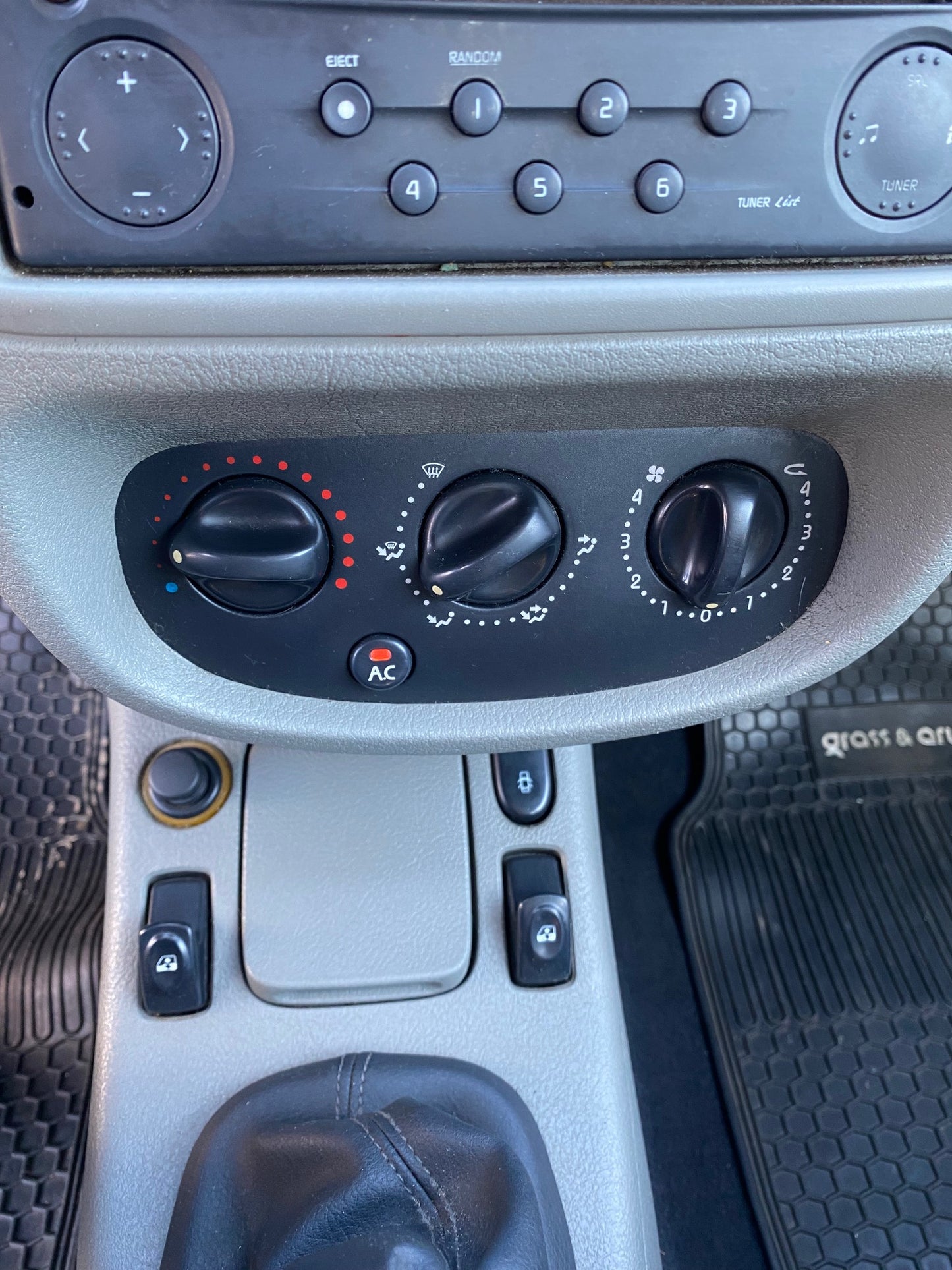 RENAULT CLIO PRIVILEGE FULL