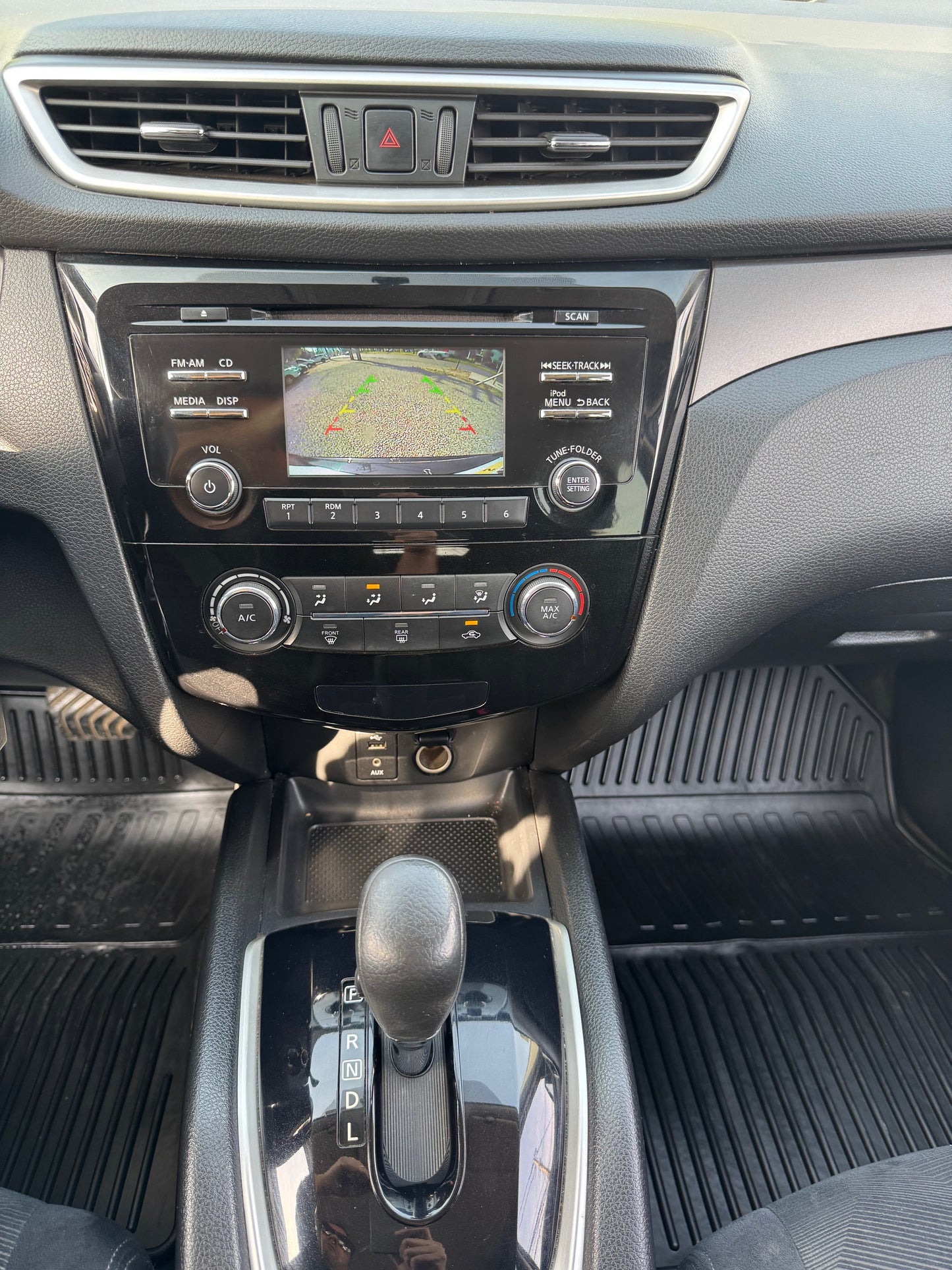 VENDIDA - NISSAN XTRAIL AUT. 2015