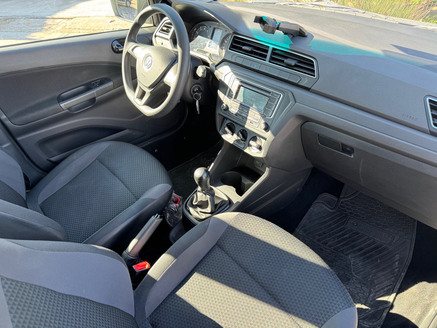 VENDIDO - VOLKSWAGEN VOYAGE 2020