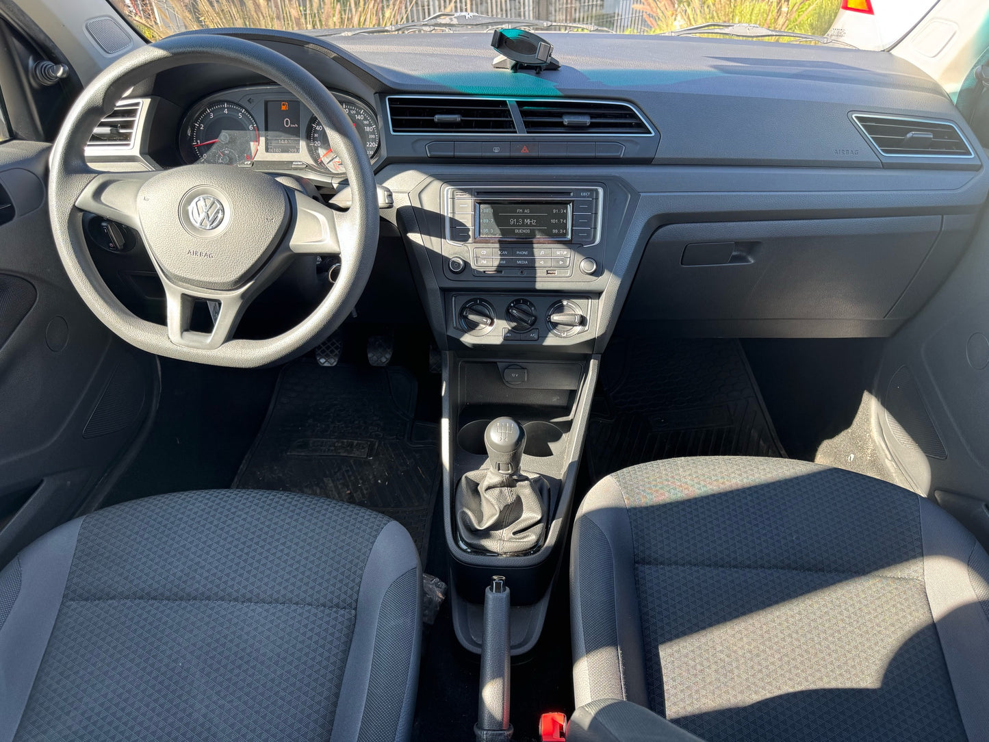 VENDIDO - VOLKSWAGEN VOYAGE 2020
