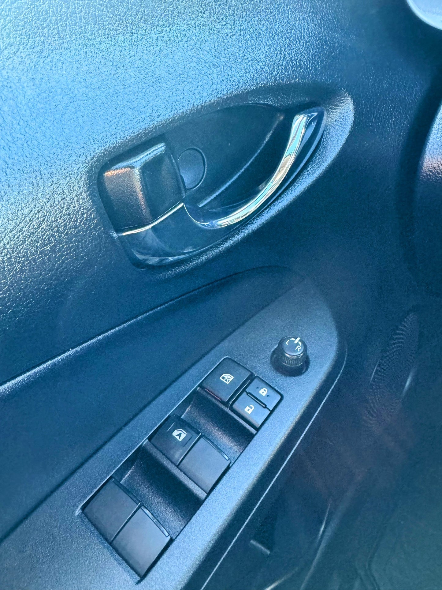 TOYOTA YARIS SEDAN 2022