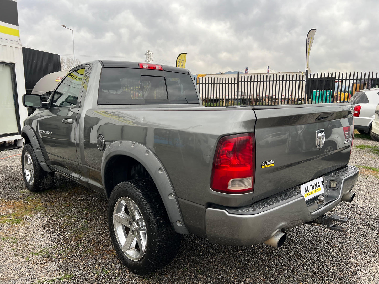 DODGE RAM 4X4 HEMI 2012