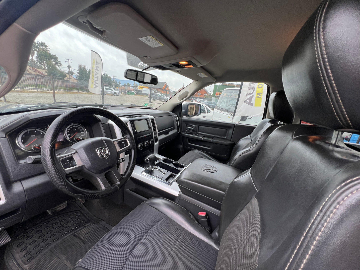 DODGE RAM 4X4 HEMI 2012