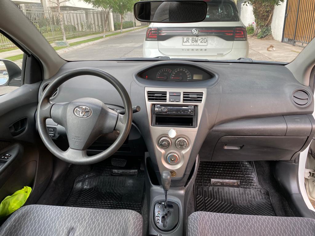 TOYOTA YARIS 2010 - Vendido