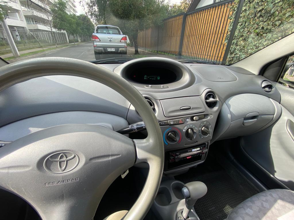 TOYOTA YARIS 2000 - Vendido