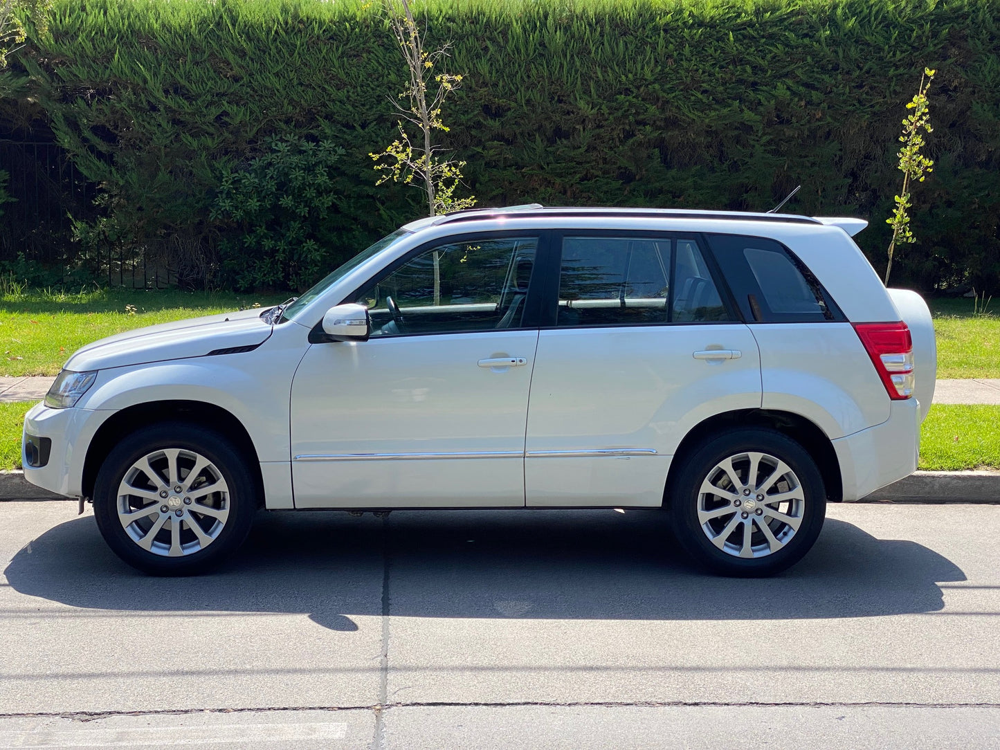 SUZUKI GRAND NOMADE LIMITED 4X4