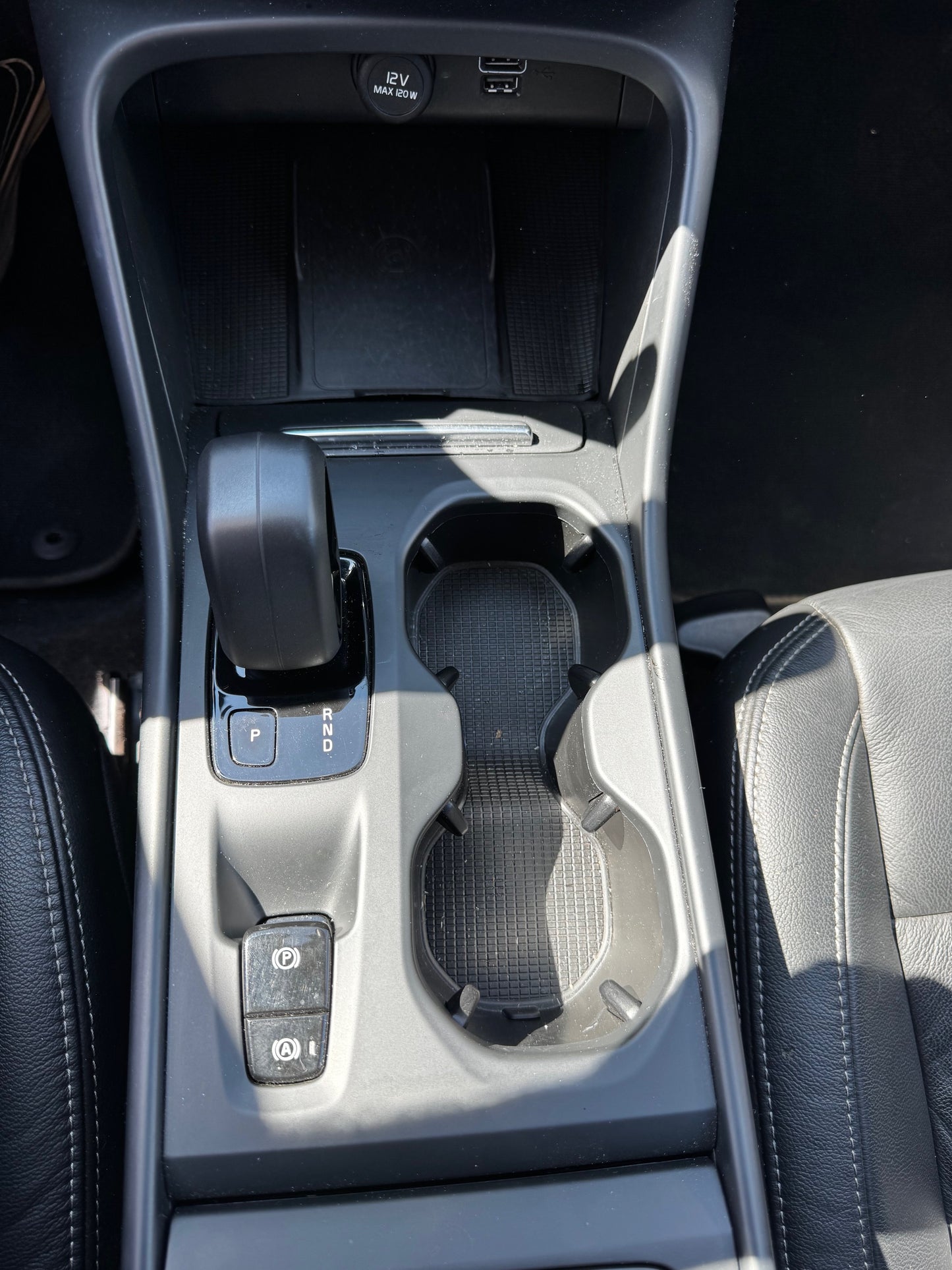 VOLVO XC40 MOMENTUM T4 2022