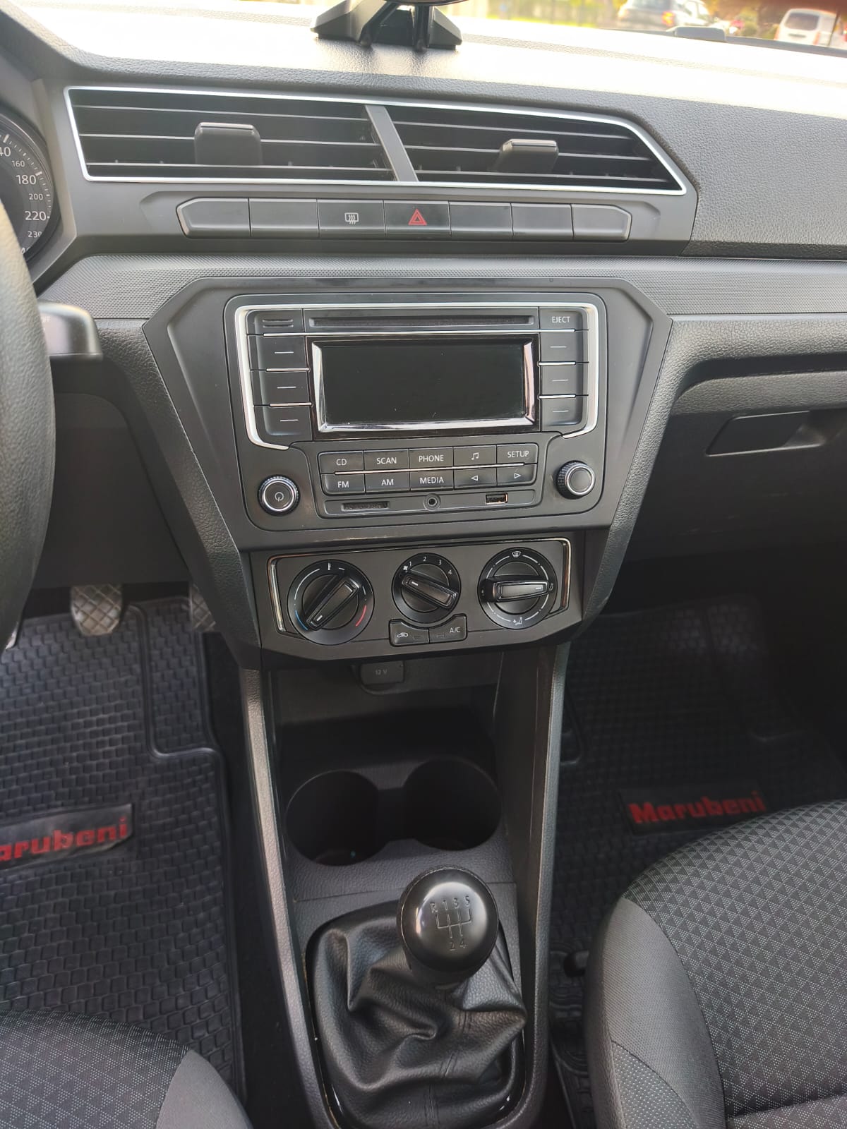 VENDIDO - VOLKSWAGEN VOYAGE TRENDLINE MT 1.6