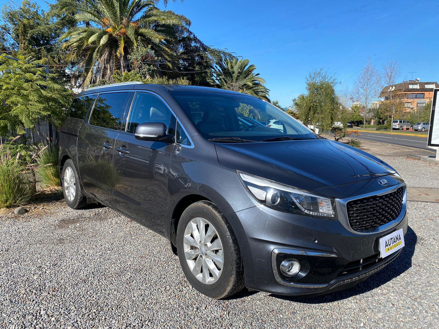 KIA GRAND CARNIVAL DIESEL LIMITED 2017