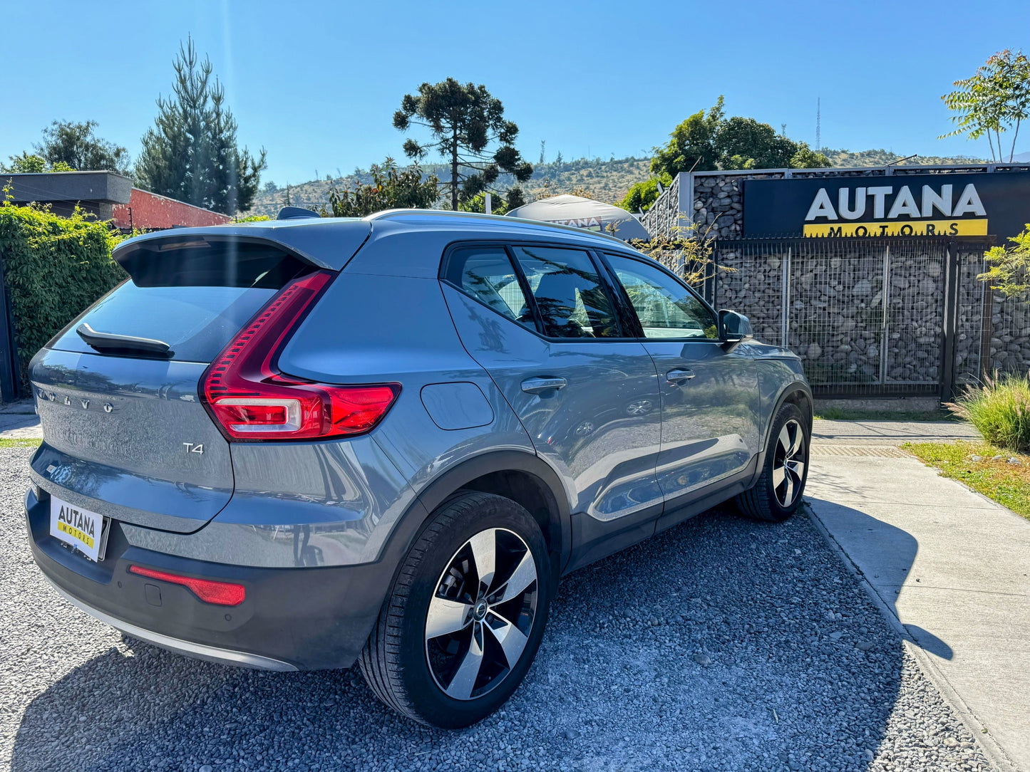 VOLVO XC40 MOMENTUM T4 2022