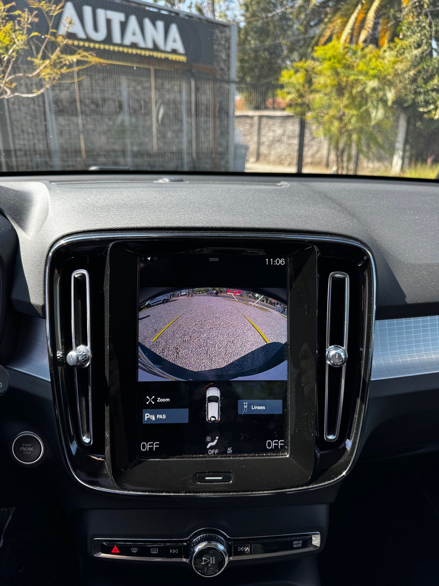 VOLVO XC40 MOMENTUM T4 2022