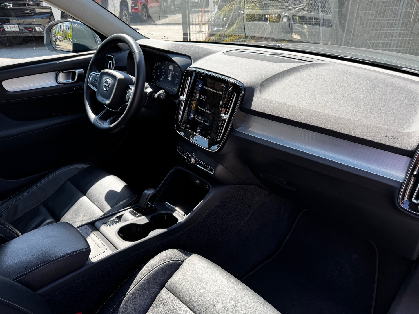 VOLVO XC40 MOMENTUM T4 2022