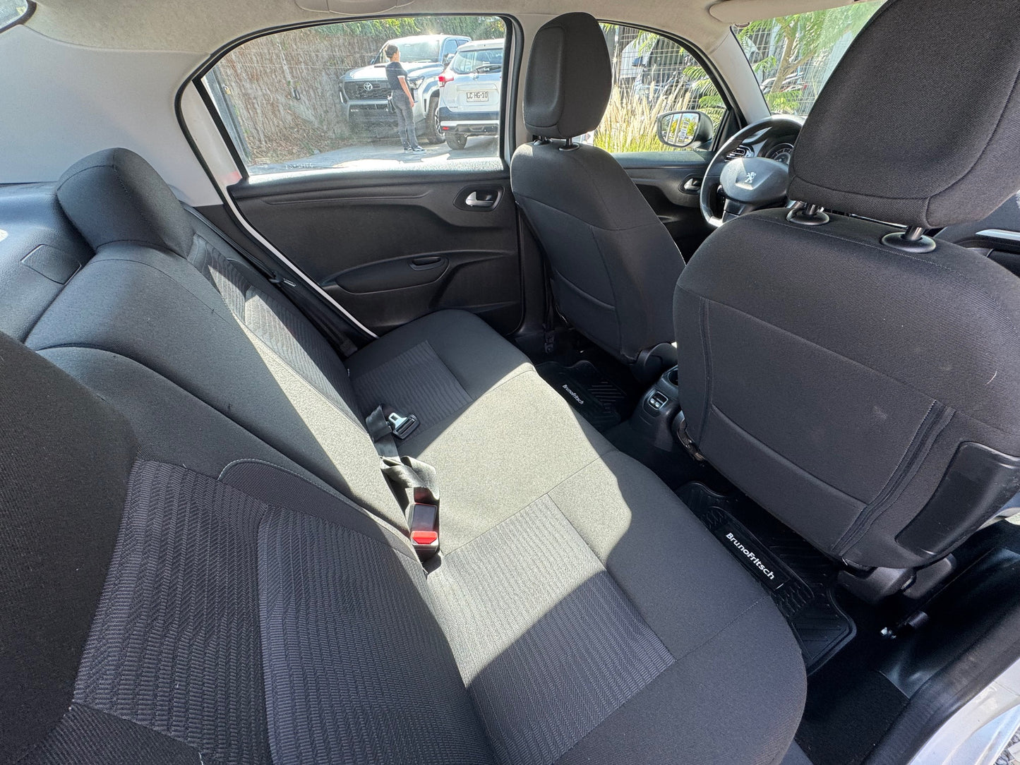 PEUGEOT 301 VTi AUTOMATIQUE 2017