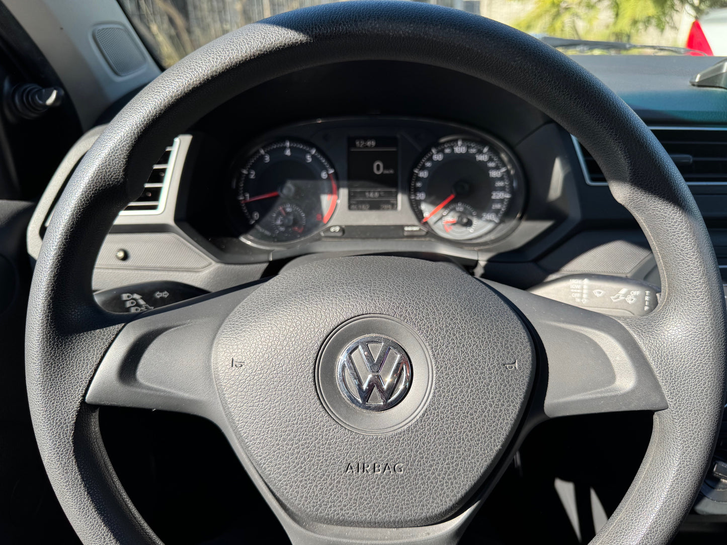 VENDIDO - VOLKSWAGEN VOYAGE 2020