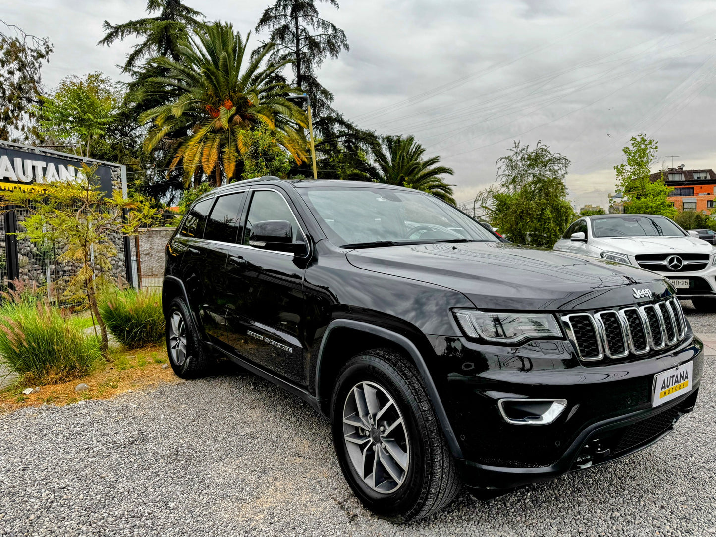 JEEP GRAND CHEROKEE LAREDO 2022