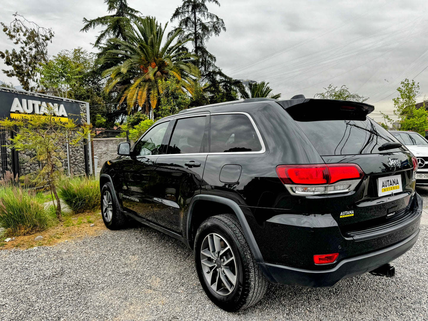 JEEP GRAND CHEROKEE LAREDO 2022