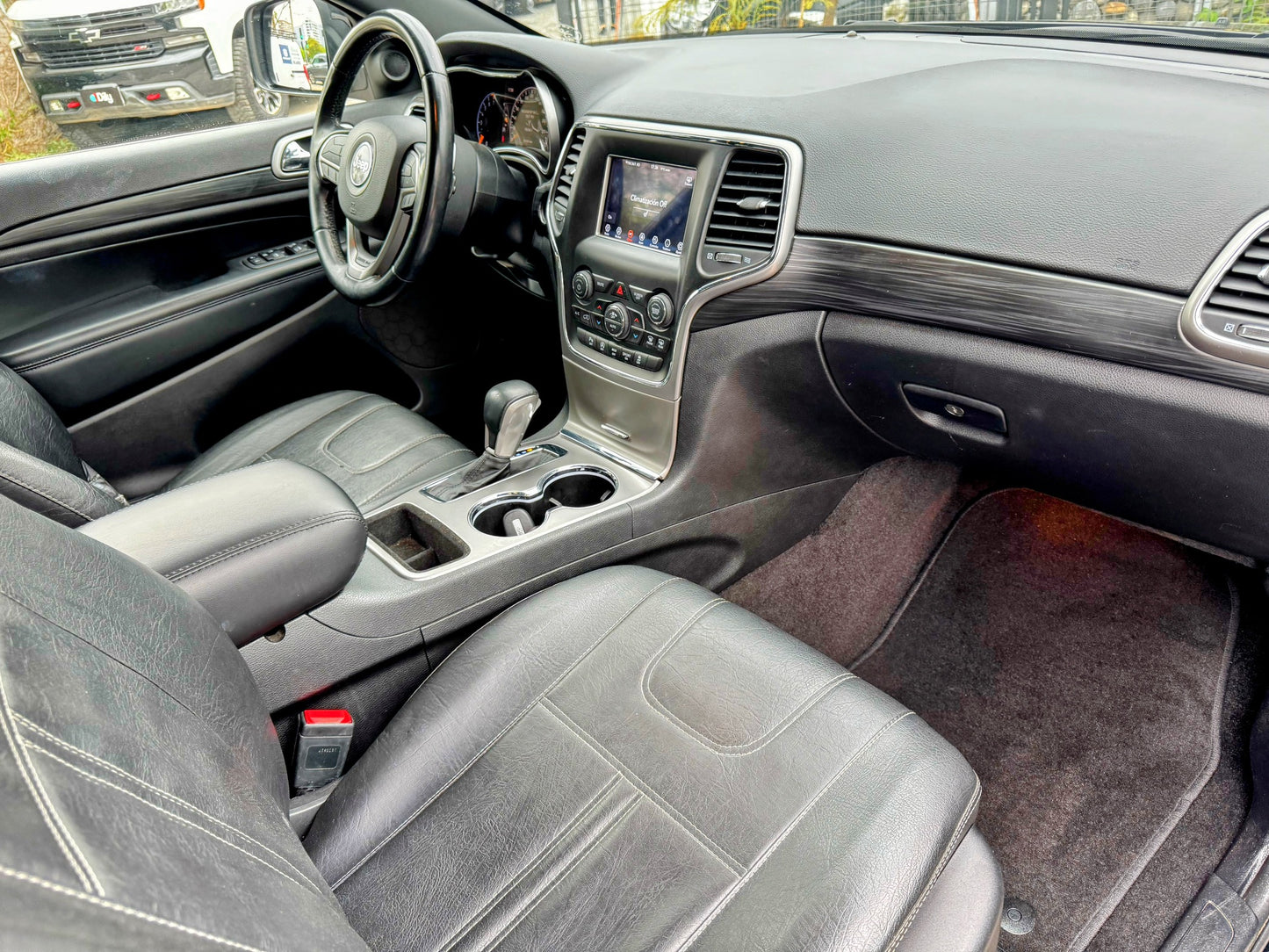 JEEP GRAND CHEROKEE LAREDO 2022