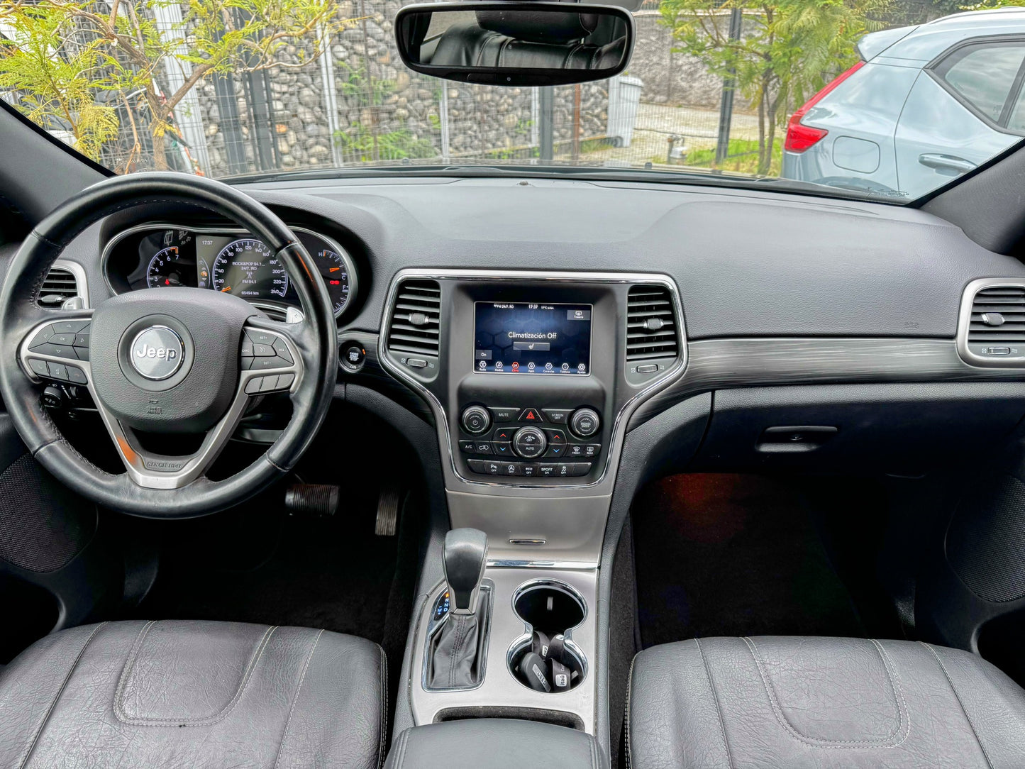 JEEP GRAND CHEROKEE LAREDO 2022