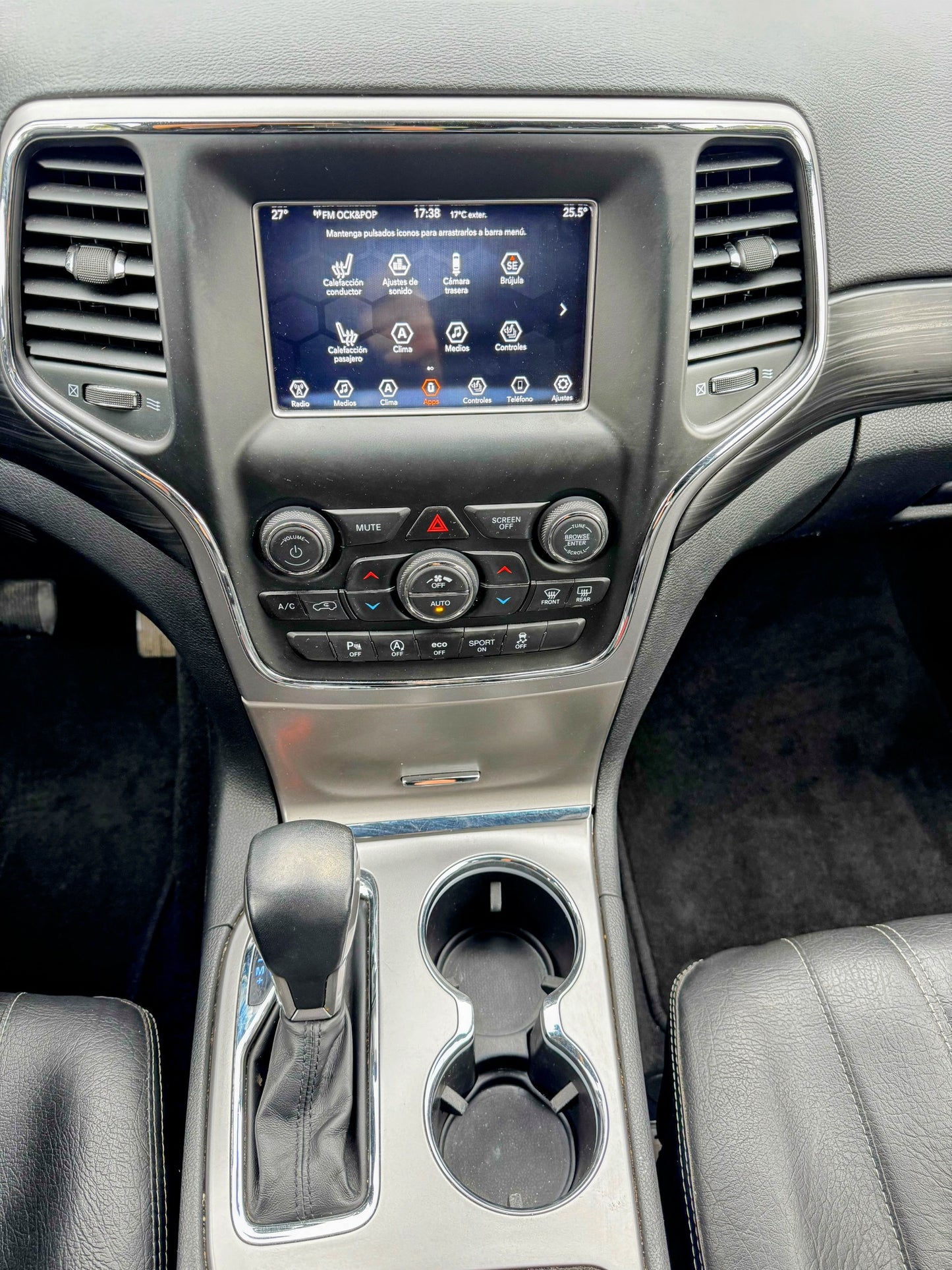 JEEP GRAND CHEROKEE LAREDO 2022