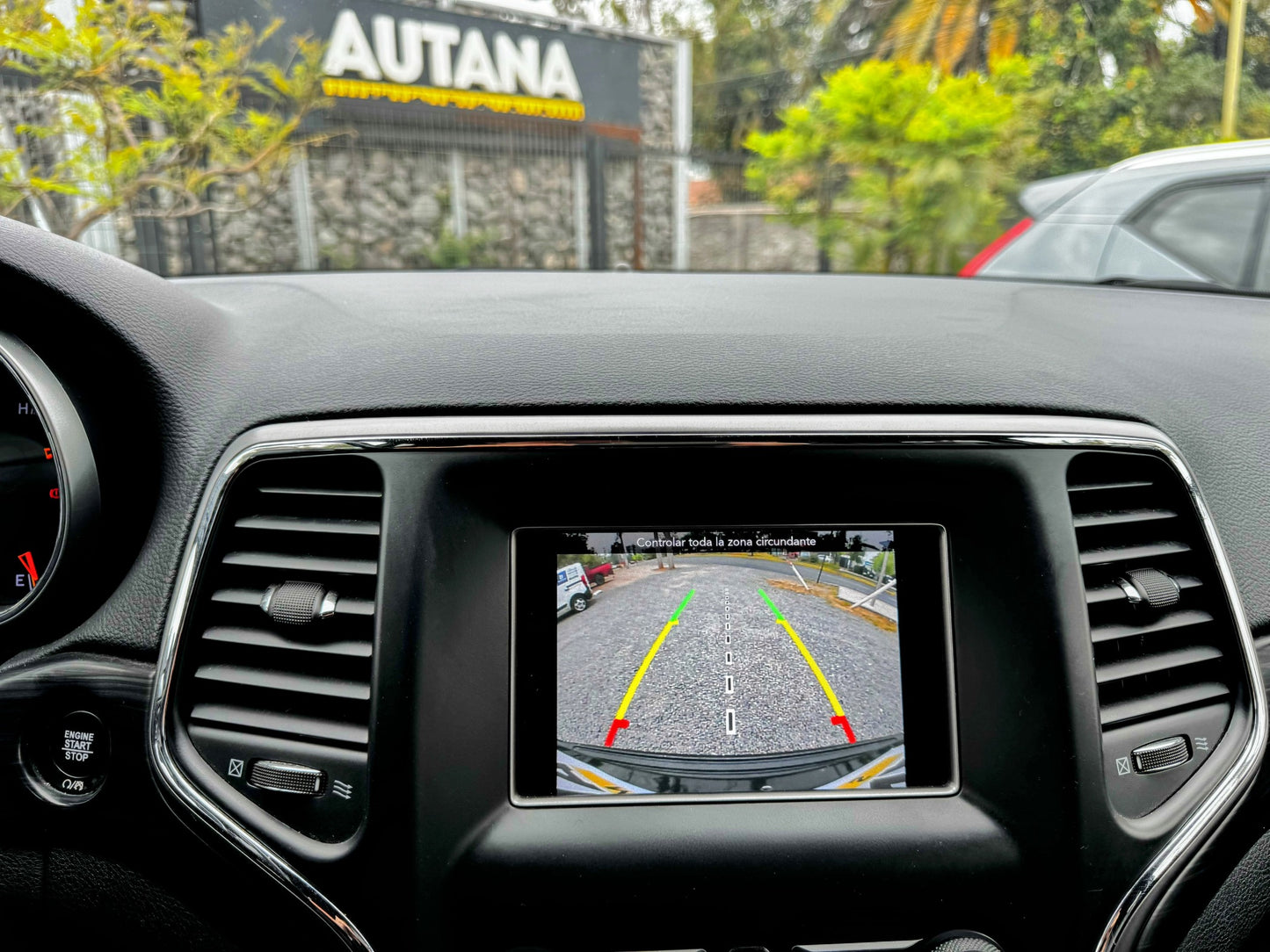 JEEP GRAND CHEROKEE LAREDO 2022