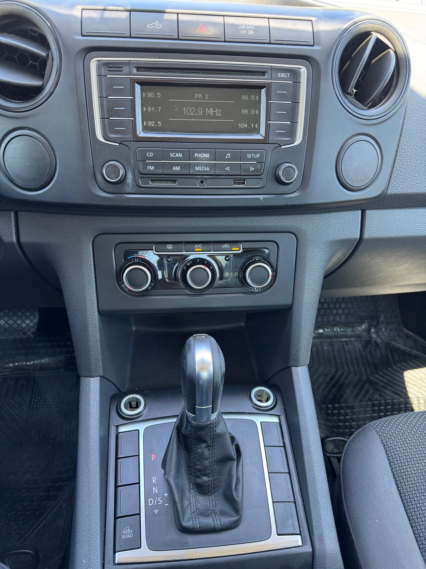 VENDIDA - VOLKSWAGEN AMAROK 4X4 AUT. 2015