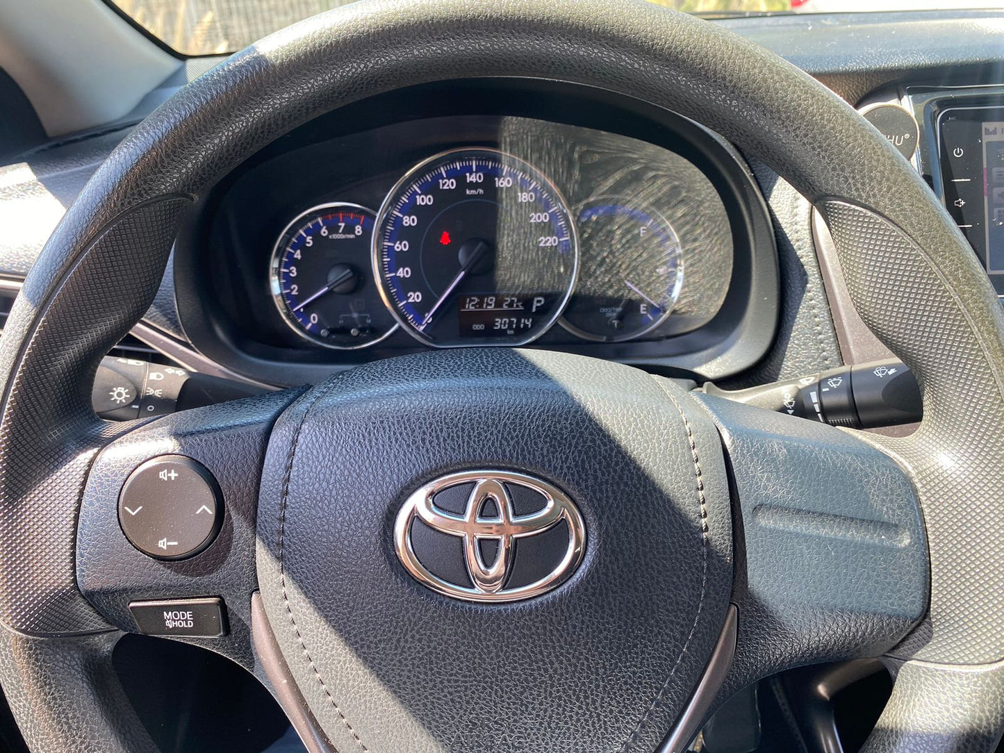 TOYOTA YARIS E AUTOMATIC