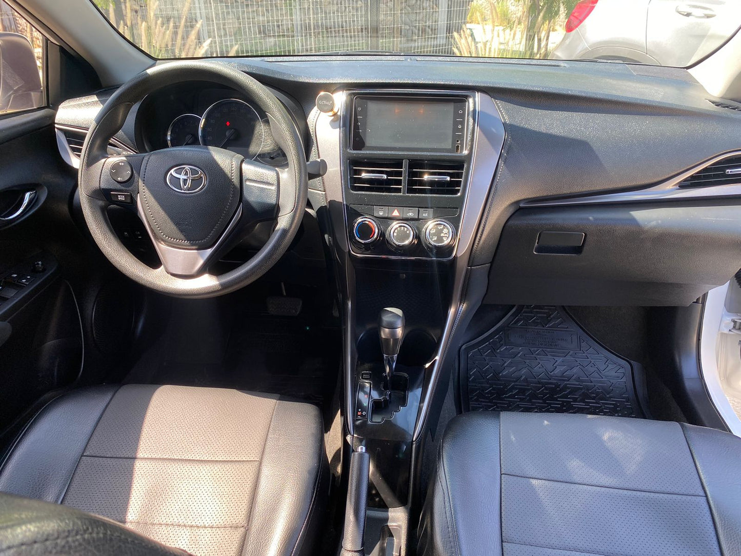 TOYOTA YARIS E AUTOMATIC