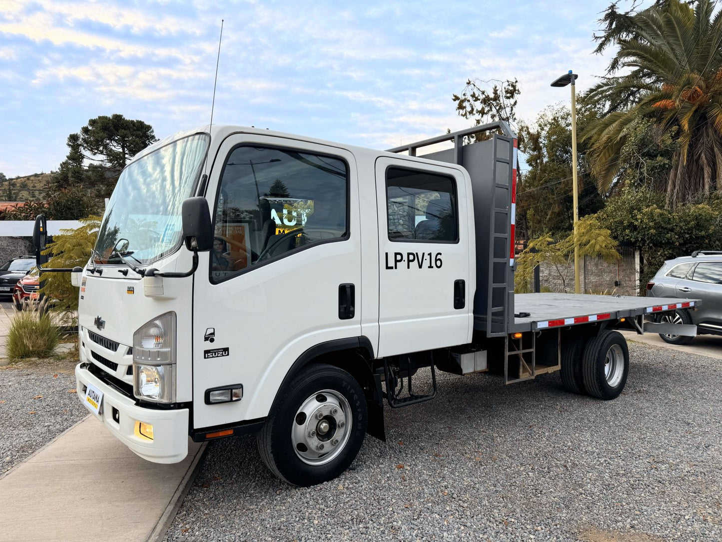 CHEVROLET ISUZU NPR 816 CREW CAB 2019