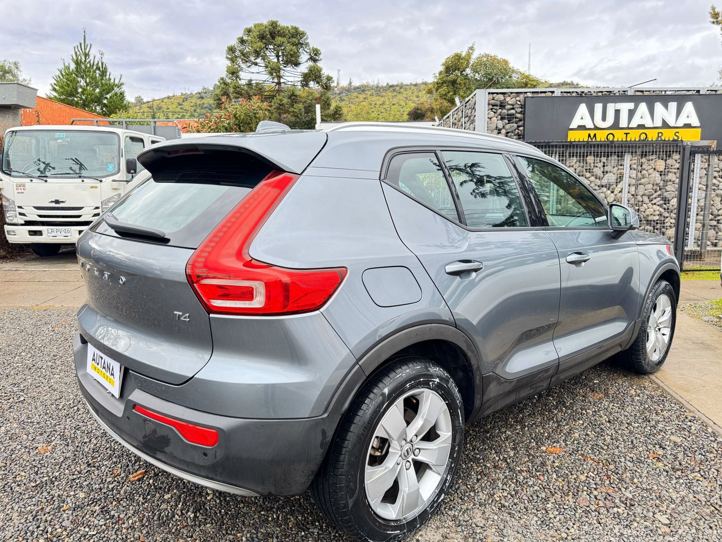 VOLVO XC40 MOMENTUM T4 2019