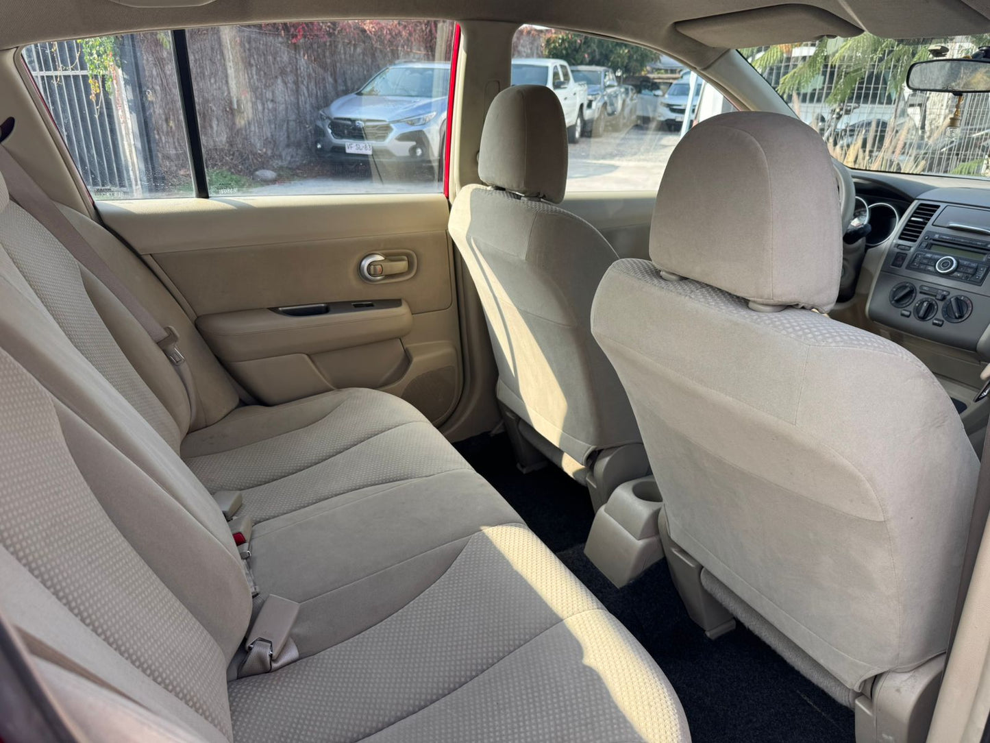 2014 NISSAN TIIDA AUTOMÁTICO SOLO 63.000 km