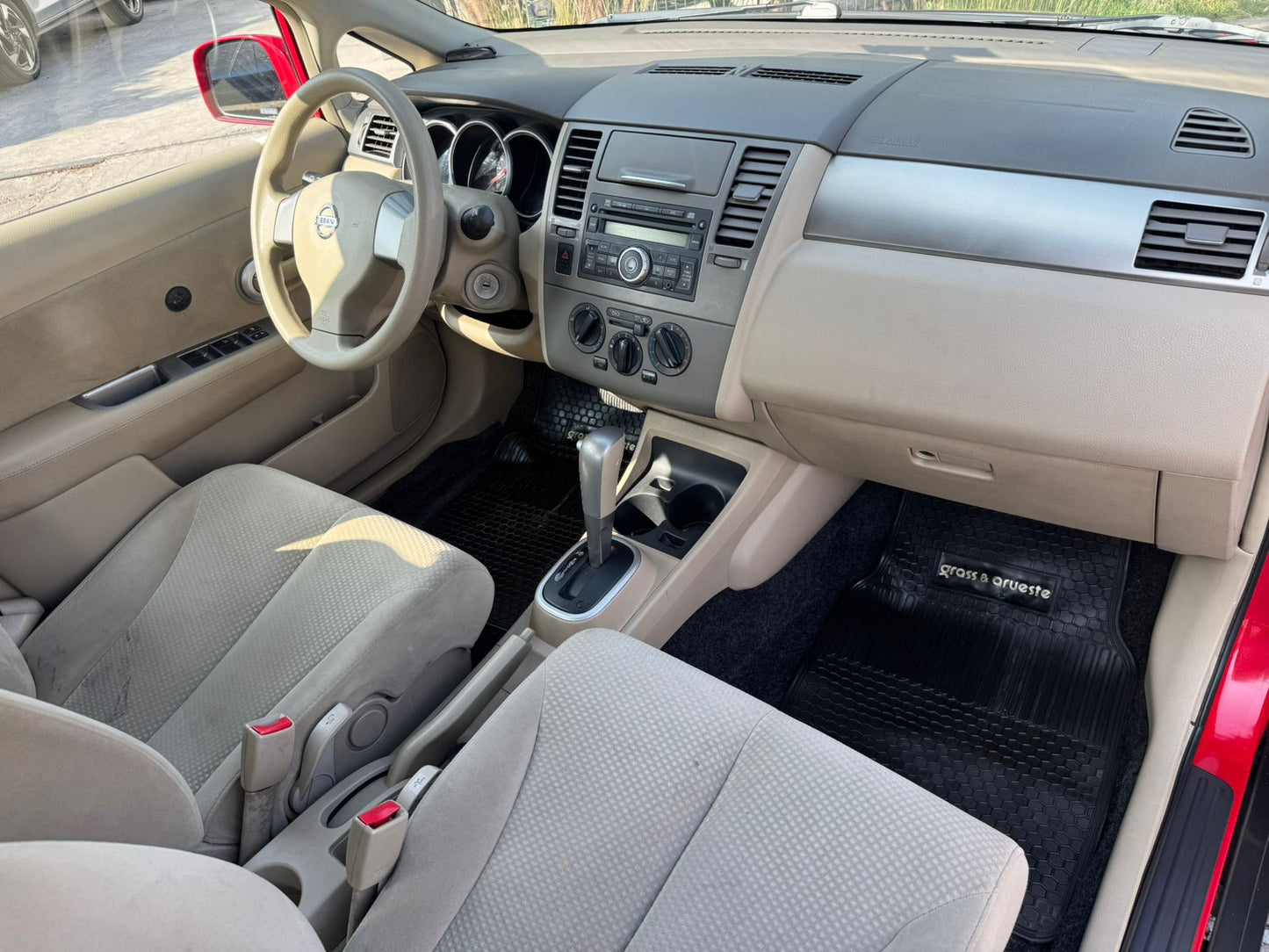 2014 NISSAN TIIDA AUTOMÁTICO SOLO 63.000 km